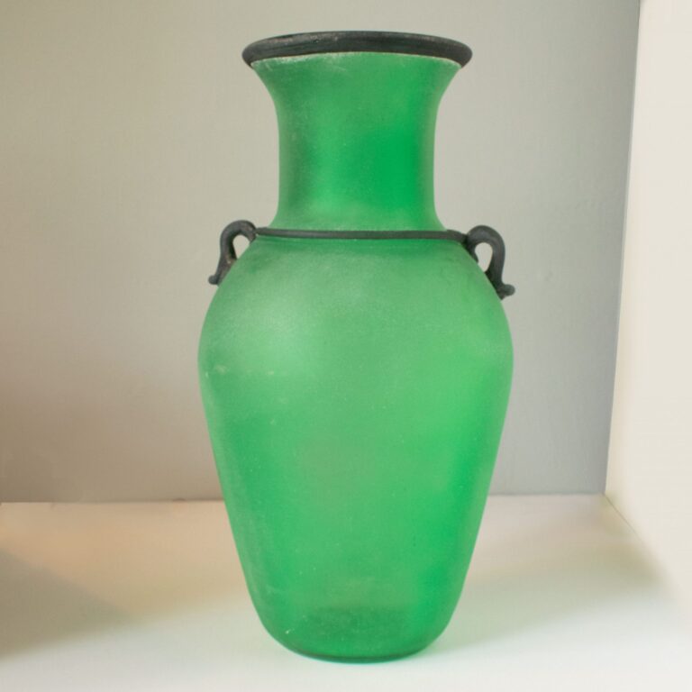 Murano scavo glass amphora vase, attributed to Moretti