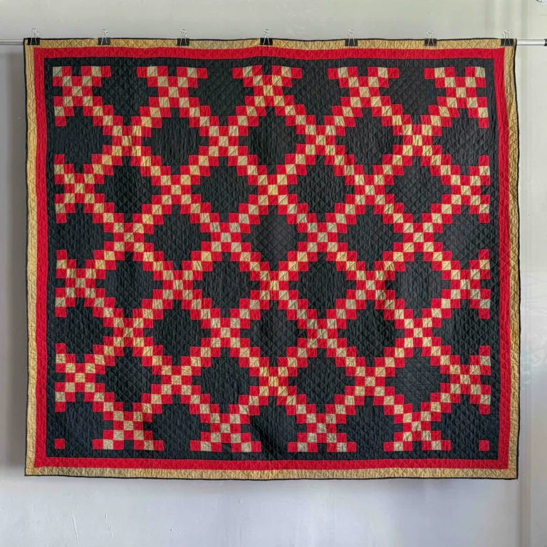 Double Irish Chain pattern quilt, black red and green