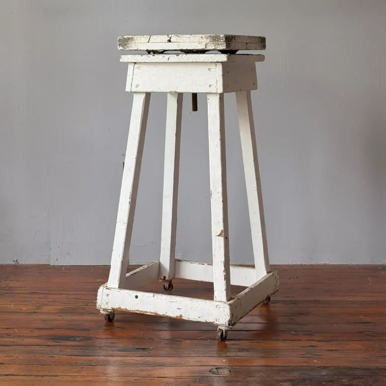 sculptor's modeling stand